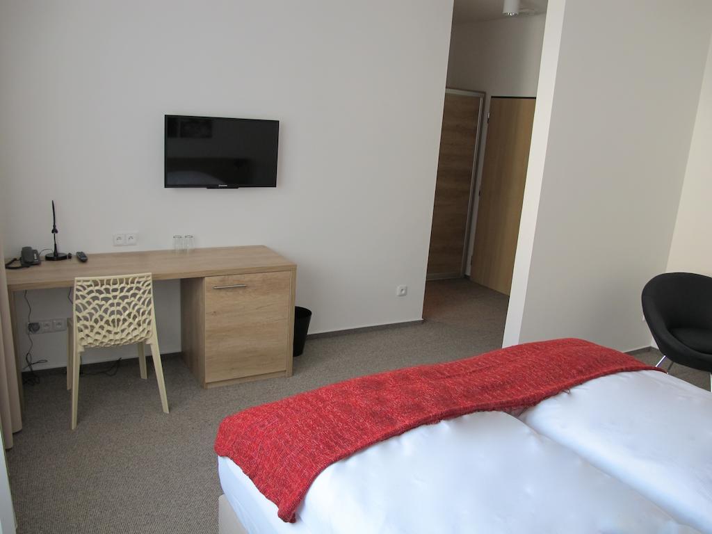 Hotel Kapitol Most Quarto foto