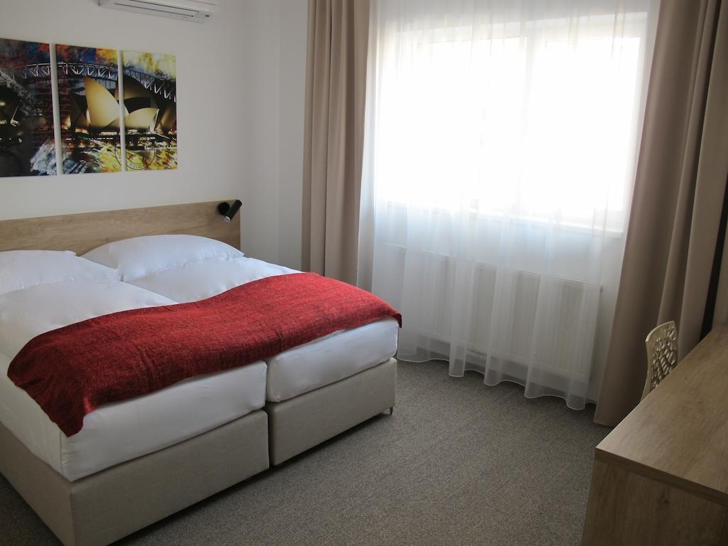 Hotel Kapitol Most Quarto foto