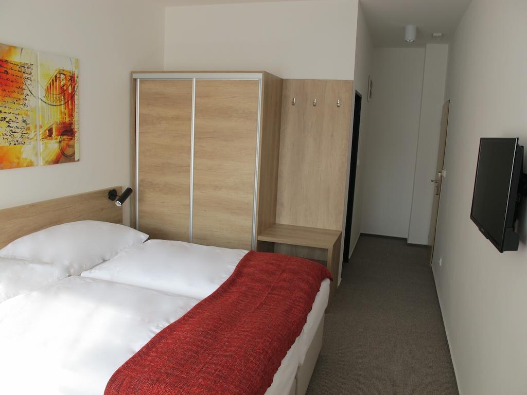 Hotel Kapitol Most Quarto foto